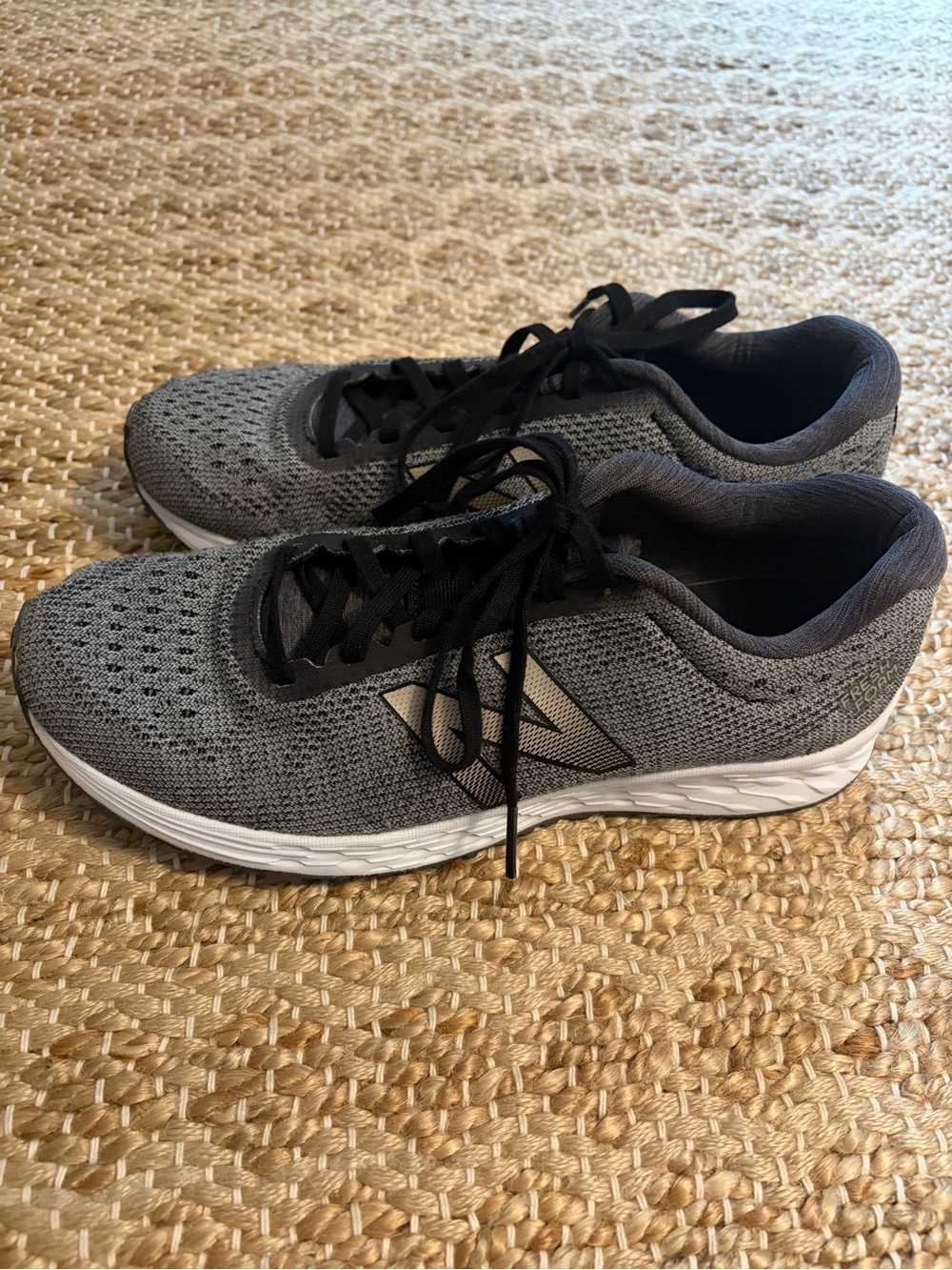 New Balance Fresh Foam Arishi v3 Women's Gray & Black Sneakers US 9